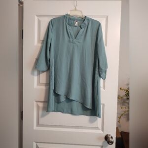 🟢3/$11 Elegant Teal Women's Top Size medium